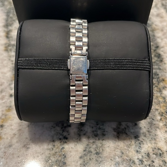 Marc By Marc Jacobs Silver-Tone Women's Watch - Picture 3 of 4